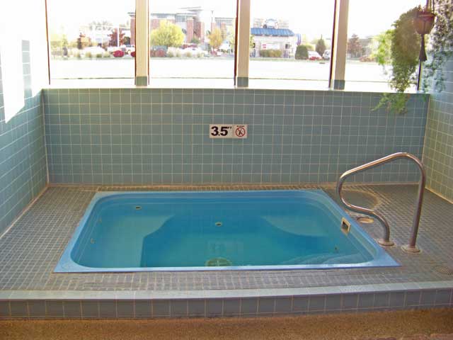 Aero Inn Hot Tub